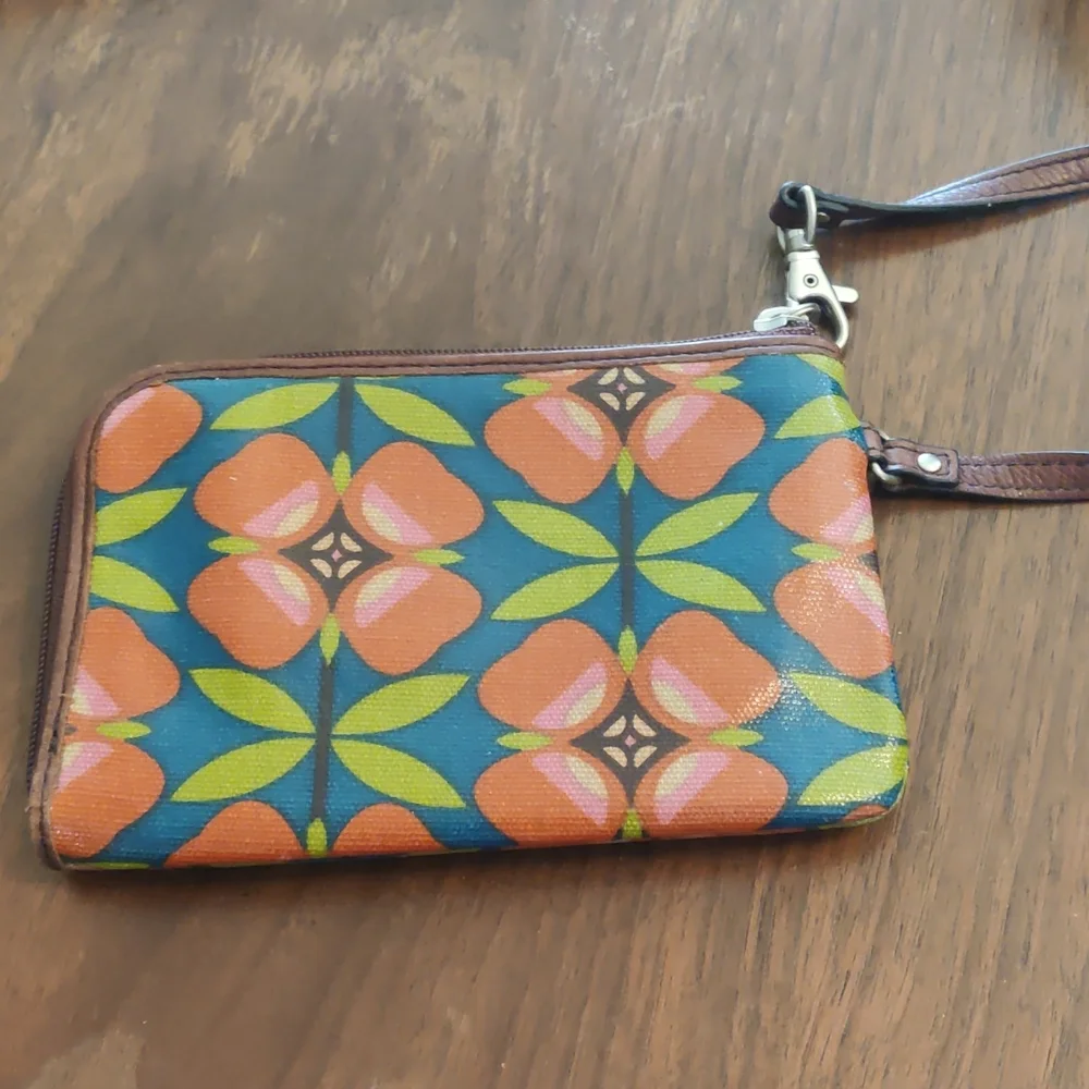 True Vintage Fossil Key-Per Wristlet